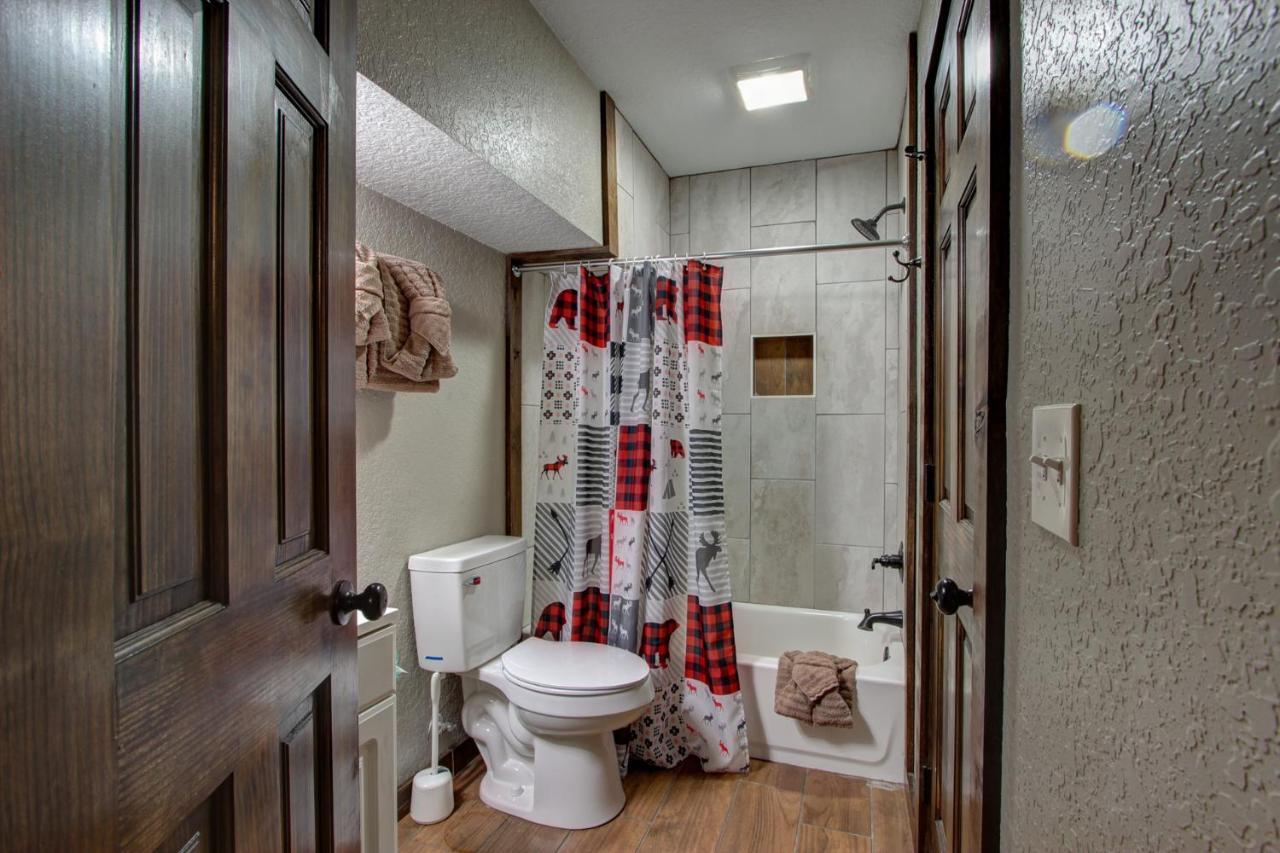 3 Master Bedrooms - Sleeps 10 - Location - Game Room - Hot Tub 비둘기 포지 외부 사진