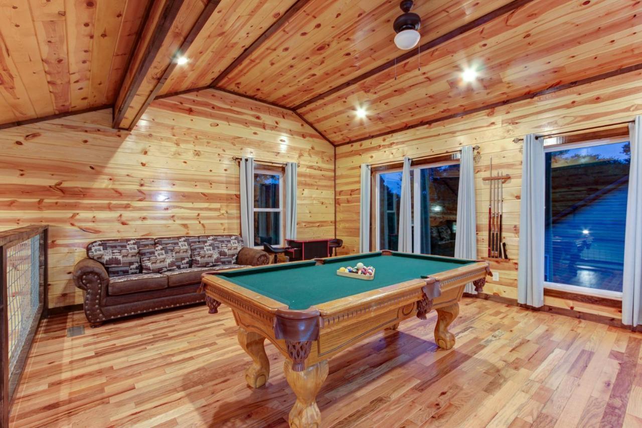3 Master Bedrooms - Sleeps 10 - Location - Game Room - Hot Tub 비둘기 포지 외부 사진