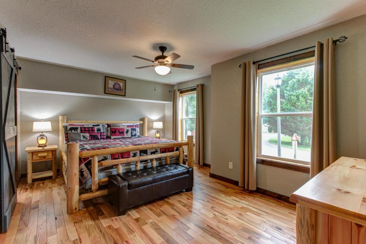 3 Master Bedrooms - Sleeps 10 - Location - Game Room - Hot Tub 비둘기 포지 외부 사진