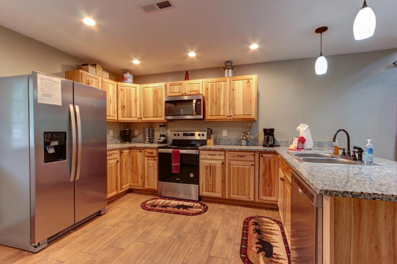 3 Master Bedrooms - Sleeps 10 - Location - Game Room - Hot Tub 비둘기 포지 외부 사진