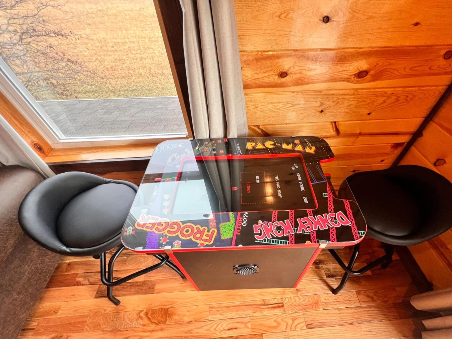 3 Master Bedrooms - Sleeps 10 - Location - Game Room - Hot Tub 비둘기 포지 외부 사진
